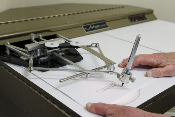 Automatic Signature Machines